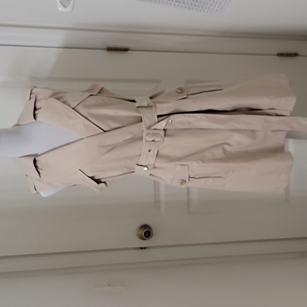 bebe Size L Tan Sleeveless Trench Coat, Excellent Used Condition